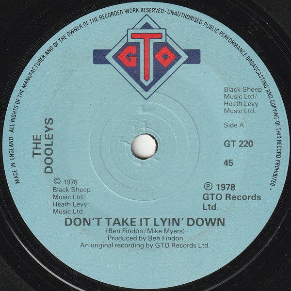 The Dooleys : Don't Take It Lyin' Down (7", Single, Pap)