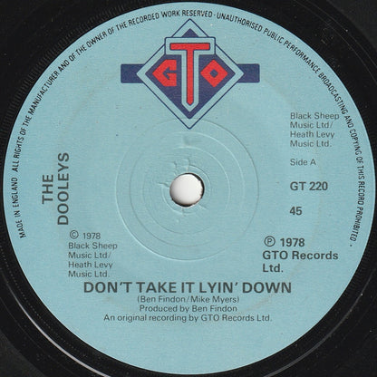 The Dooleys : Don't Take It Lyin' Down (7", Single, Pap)